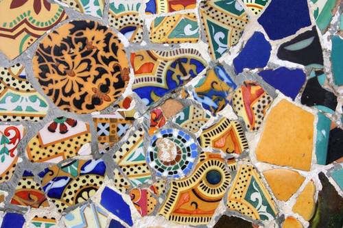 Фрагмент мозаики Антони Гауди во двореце Гуэля