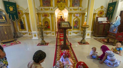 Кох Чанг, Таиланд - 4 марта 2018 года: во время воскресного богослужения в Русской Православной Церкви