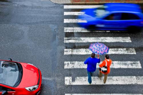Сцена на переходе. Как пешеходы манипулируют водителями по новым ПДД?