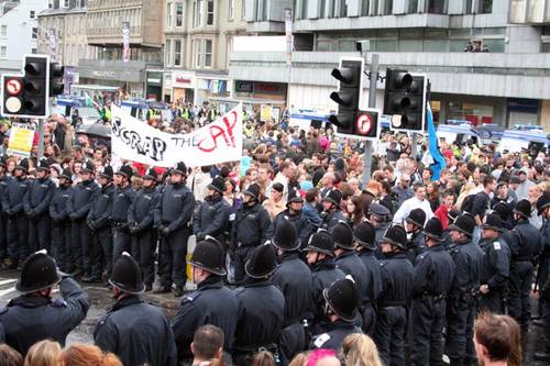 Протест антиглобалистов в Эдинбурге перед саммитом Большой восьмёрки
