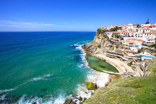 Манящие океанские просторы, вид с побережья Португалии