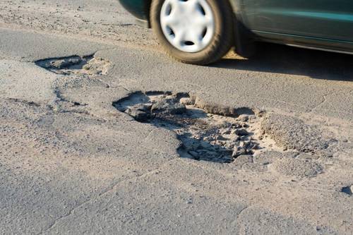 Ямы на дороге. Как получить компенсацию за поврежденный автомобиль?