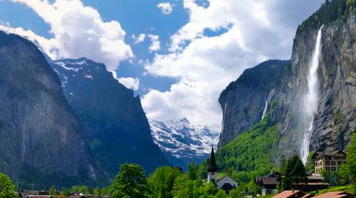 Водопад Штауббах расположен вблизи города Лаутербруннен в кантоне Берн, Швейцария