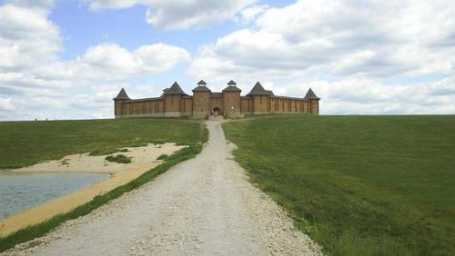 Крепость в сафари-парке близ с. Каменка (Липецкая область, Задонский район)