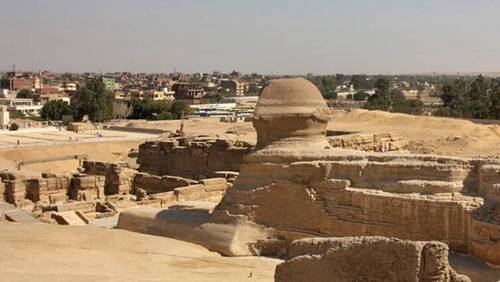 Город - у самых ног Сфинкса