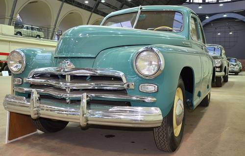 «Победа» 3-й производственной серии — М-20В, с решёткой из крупных штампованных деталей