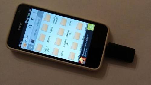 Leef Bridge 3.0 оснащен разъемом micro USB и легко подключается к смартфону