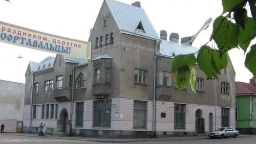 Дом Леандера стоит на перекрестке улиц Гагарина и Карельской