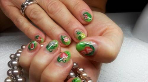 Маникюр с рисунком: стоит ли его делать?