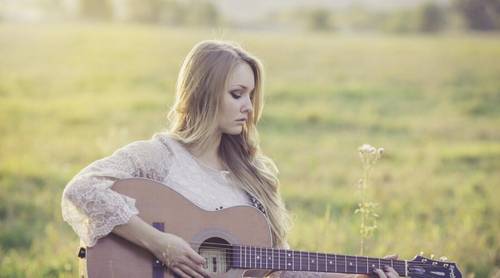 Какие музыкальные жанры популярны среди молодежи?