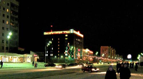 Вид на здание «Вокрутауголь» (в центре фото) ночью