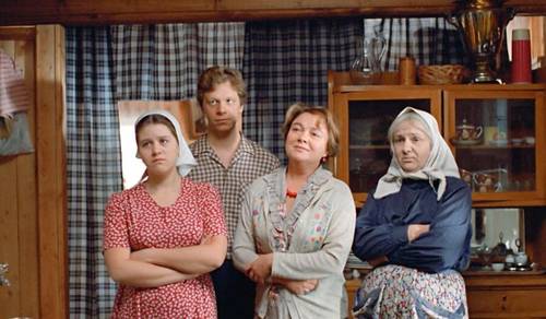 Кто из персонажей фильма «Любовь и голуби» победил время?