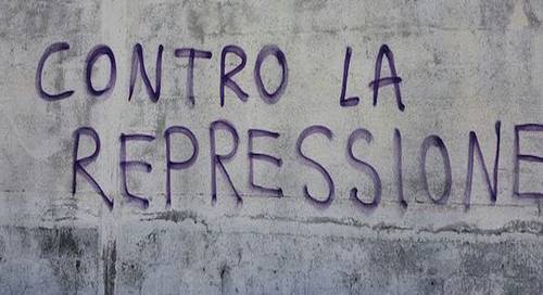 Spray E Scritte Sui Muri Di Un Palazzo E Reato