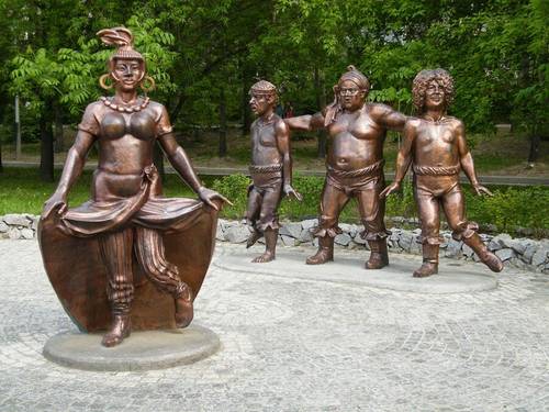 Бронзовая скульптура разбойников и Атаманши в Хабаровске.