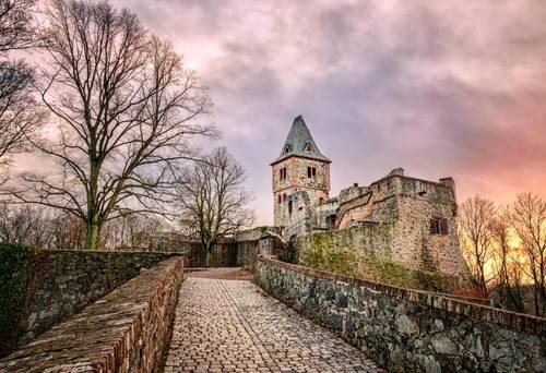 Замок Франкенштейна в Оденвальд, Дармштат, Германия, место которое вдохновило Мэри Шелли на написание знаменитого романа