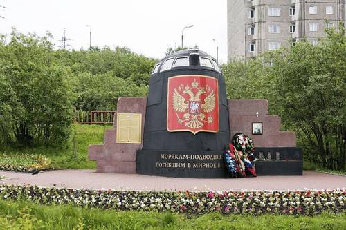 Часть АПЛ «Курск» как памятник в Мурманске