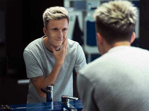 Gillette запускает новую кампанию #ЛучшеТебяМужчиныНет с футболистом Александром Головиным