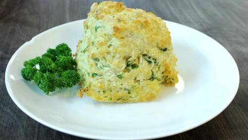 Скон с сыром, петрушкой и кинзой