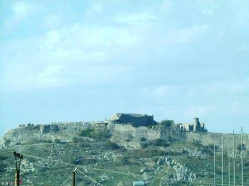 Крепость Розафа видна вдали